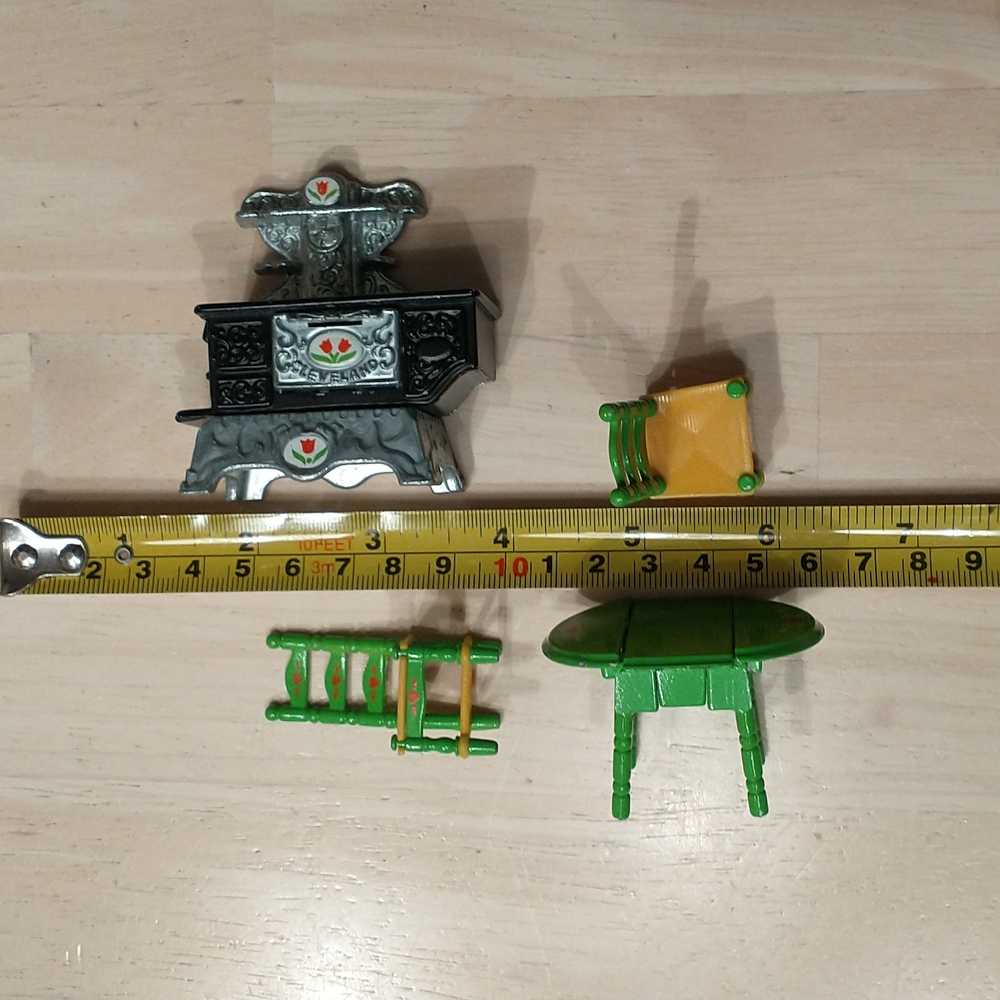 Vintage Dollhouse Furniture - Picture 10 of 10
